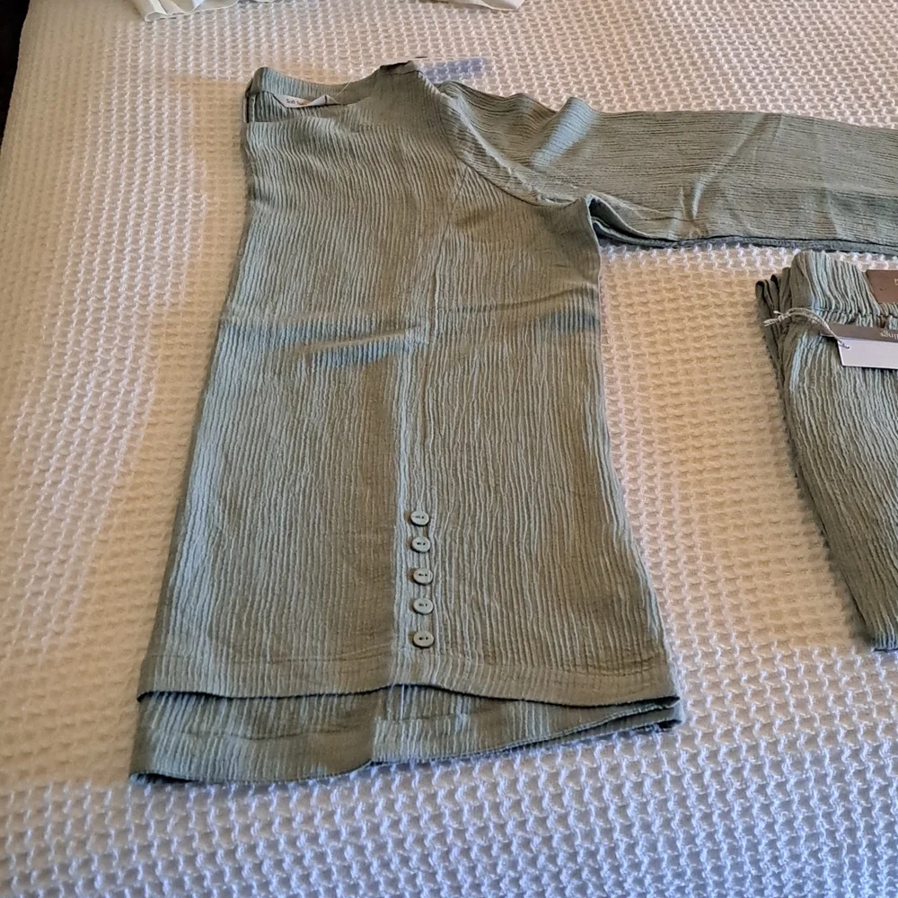 Ladies Pants Set - Picture 2 of 6